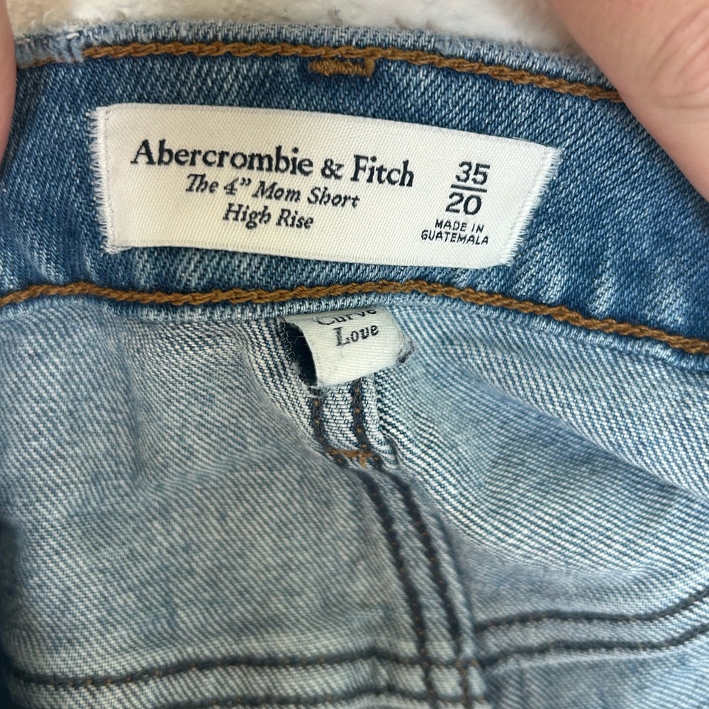 Abercrombie & Fitch The 4” High Rise Curve Love Mom Short - Picture 4 of 6
